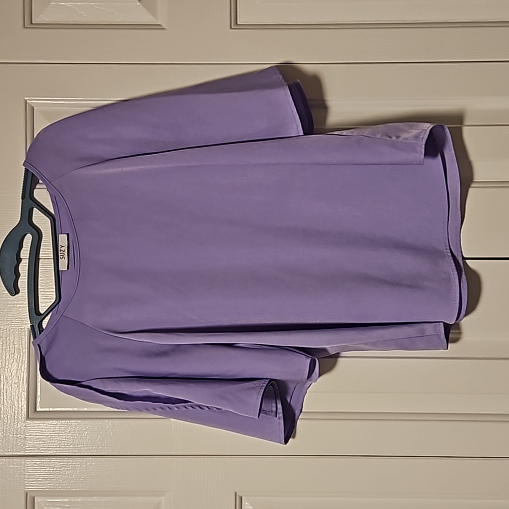 💖  $5 add to bundle lilac blouse with fancy design sleeves💖